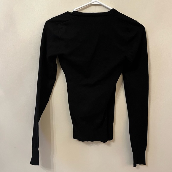 Le Chateau V-Neck Top - Picture 4 of 4